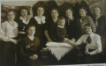 Szemmelveisz Gottfriedné (középen áll) varrodája 1937-ben.jpg
